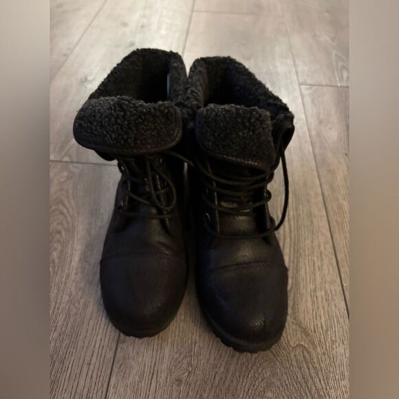 Seychelles Stylish Black combat Boots with Knit Cuff NWOT - Picture 9 of 12